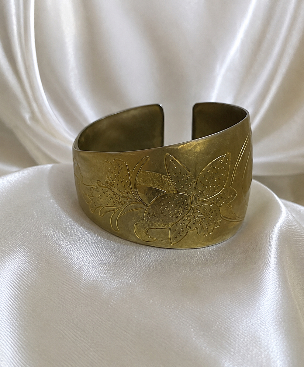 Vintage Brass Floral Etched Cuff Bracelet Engravable Oval Petite Small Wrist